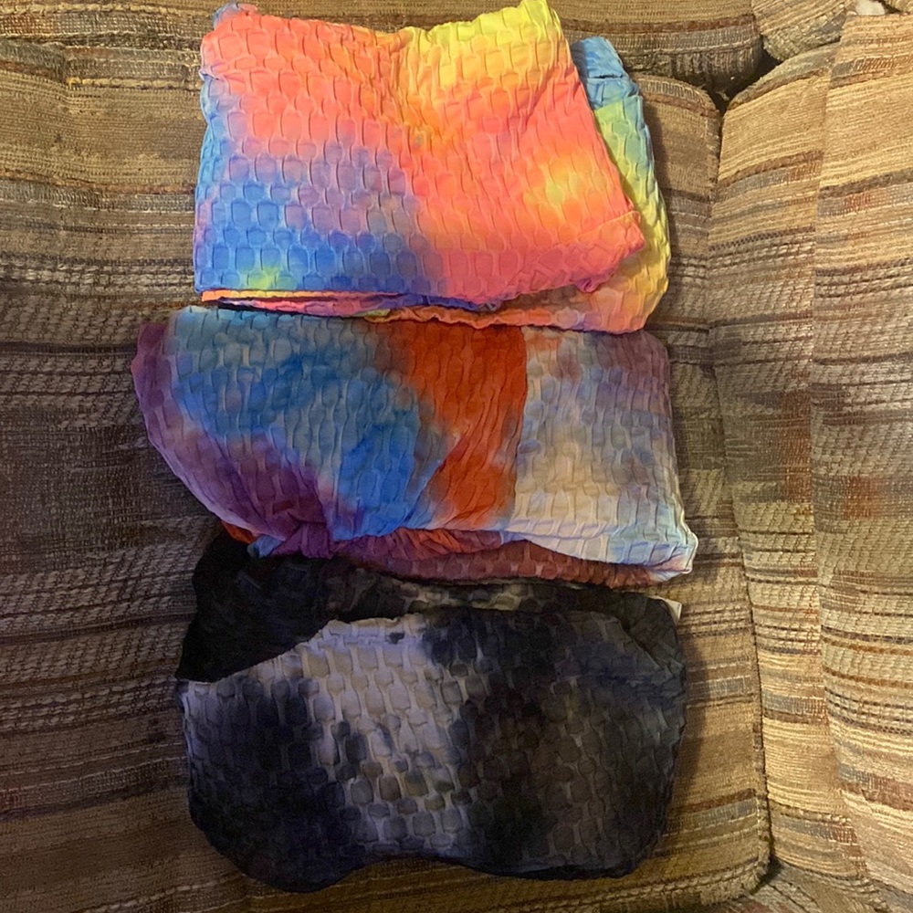 Deanaray honeycomb winter body suits. $10 per or $25 for 3. Long sleeve.(hoodie
